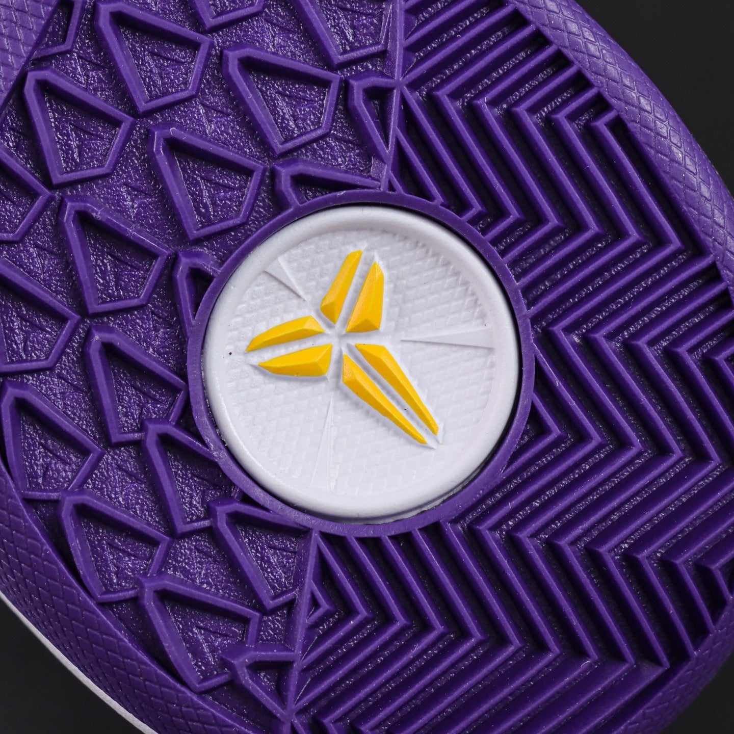 NIKE KOBE 8 HF7485-001