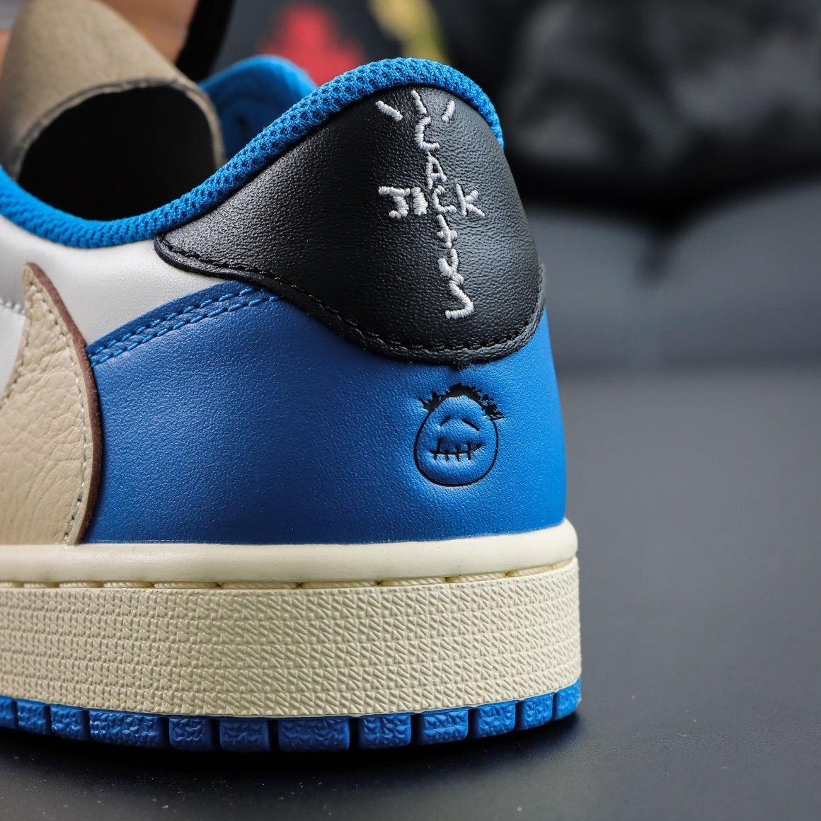 TRAVIS SOCTT X FRAGMENT DESIGN X NIKE AIR JORDAN 1 LOW OG SP DM7866-140