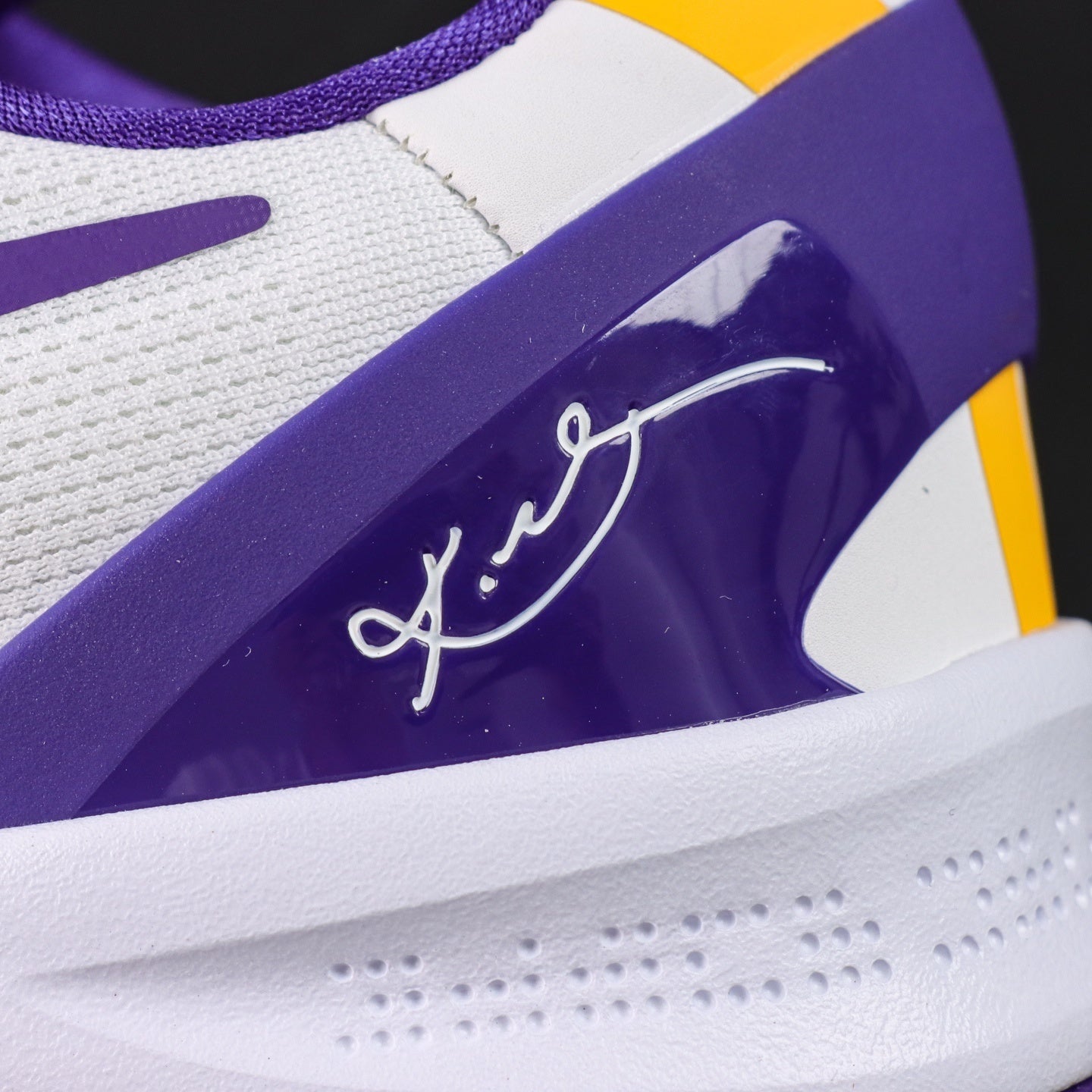 NIKE KOBE 8 HF7485-001