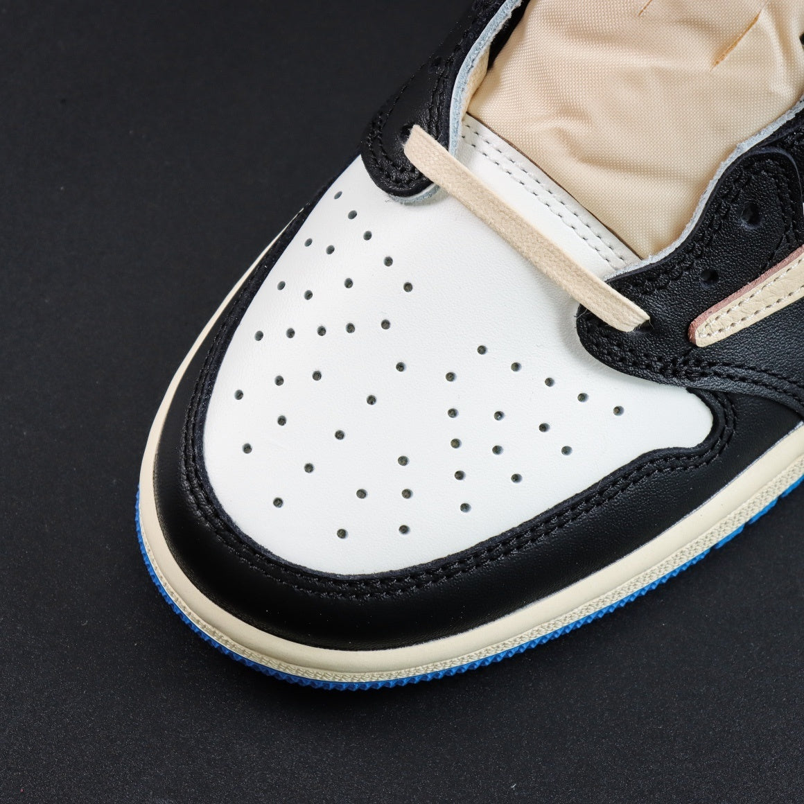 TRAVIS SOCTT X FRAGMENT DESIGN X NIKE AIR JORDAN 1 LOW OG SP DM7866-140