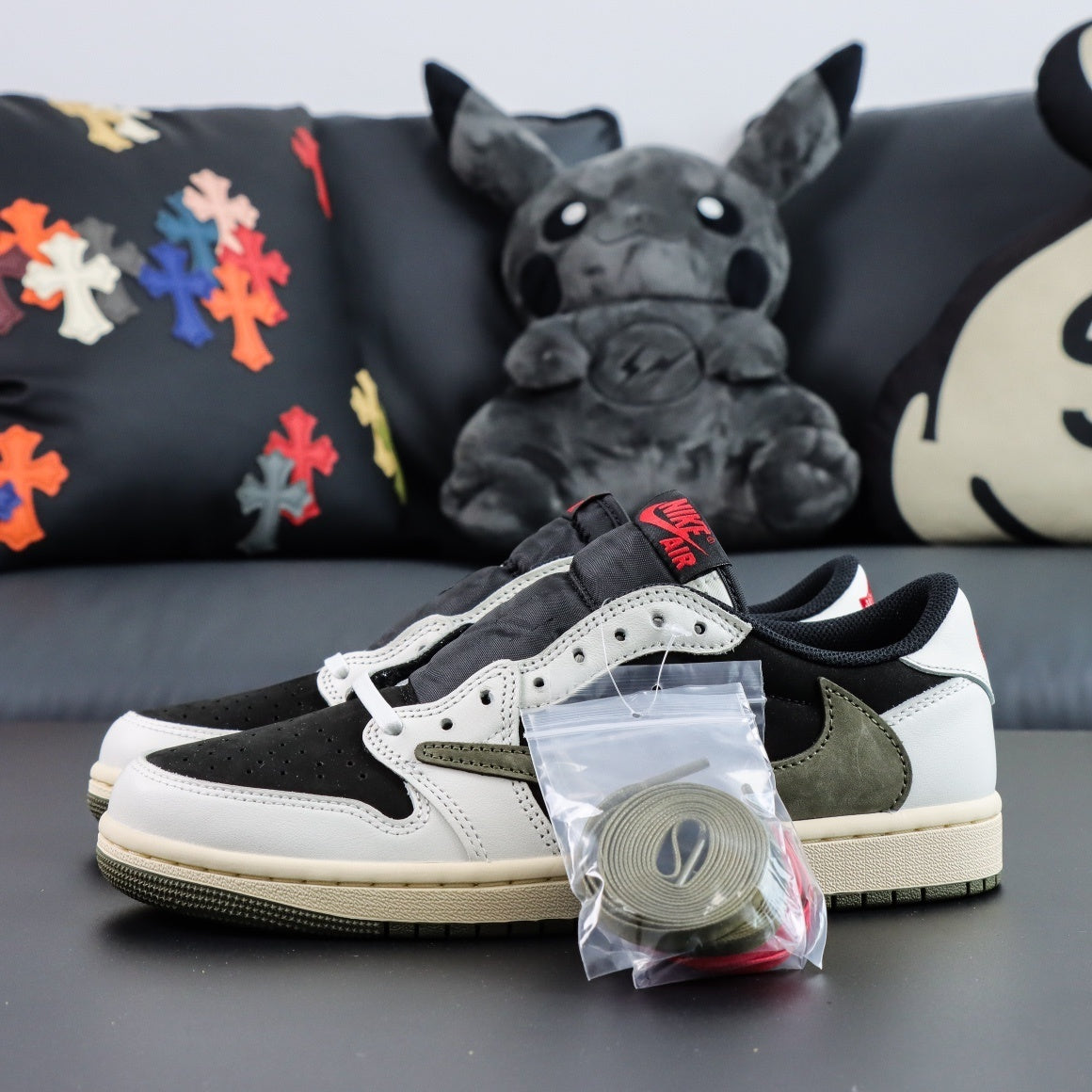TRAVIS SCOTT X NIKE AIR JORDAN 1 LOW OLIVE DZ4137-106