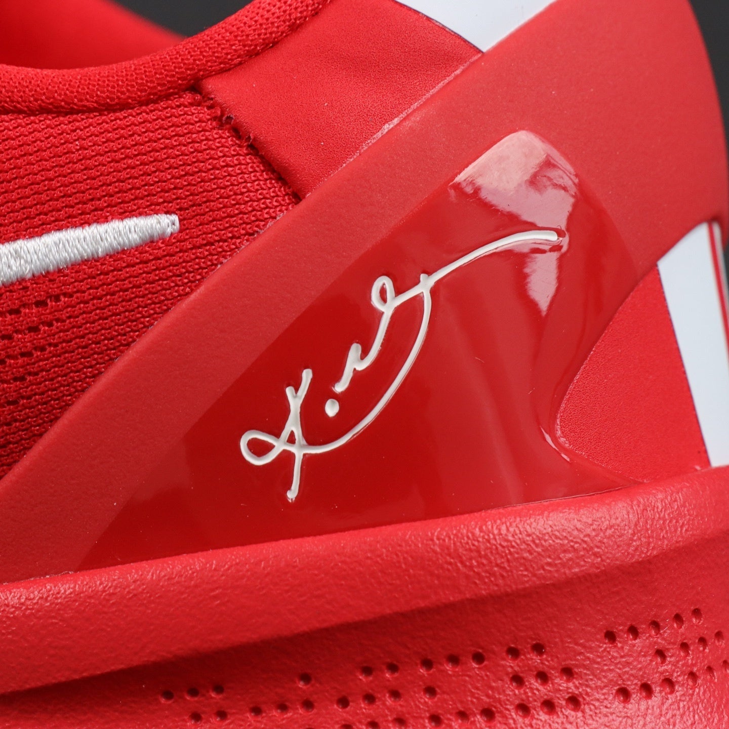 NIKE KOBE 8 PROTRO UNIVERSITY RED HF9550-600