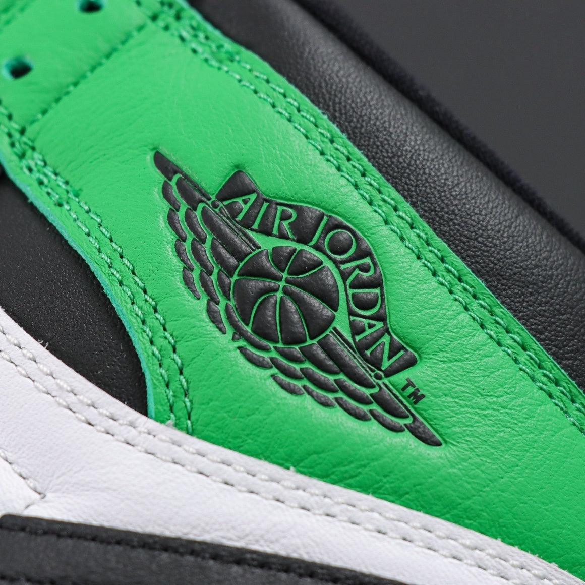 NIKE AIR JORDAN 1 HIGH OG LUCK GREEN DZ5485-031