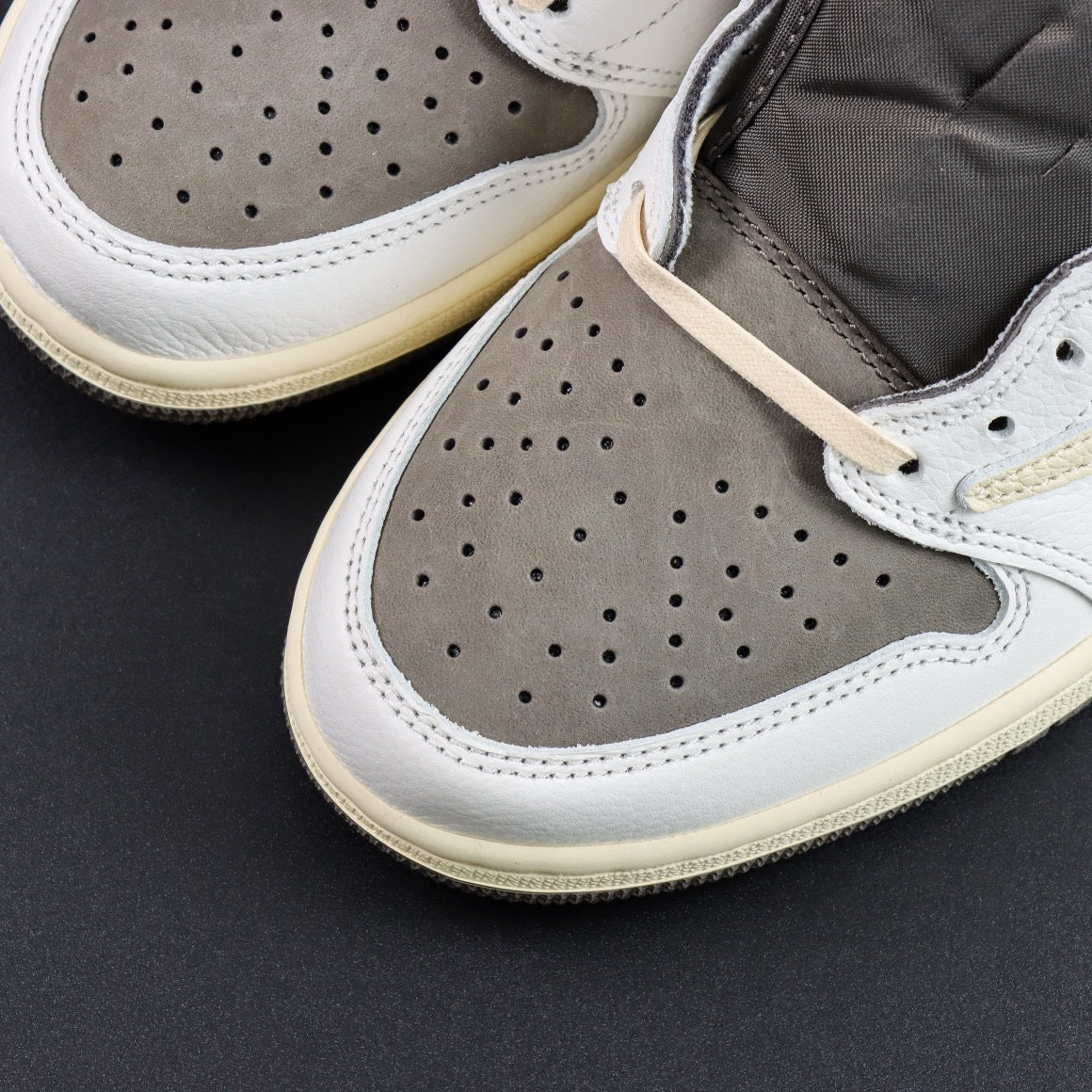 TRAVIS SCOTT X NIKE AIR JORDAN 1 LOW OG REVERSE MOCHA DM7866-162