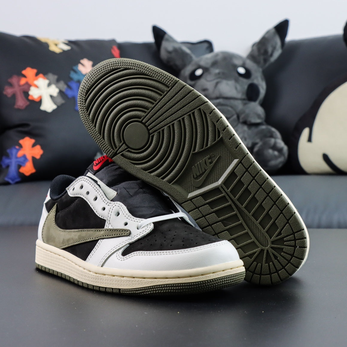 TRAVIS SCOTT X NIKE AIR JORDAN 1 LOW OLIVE DZ4137-106