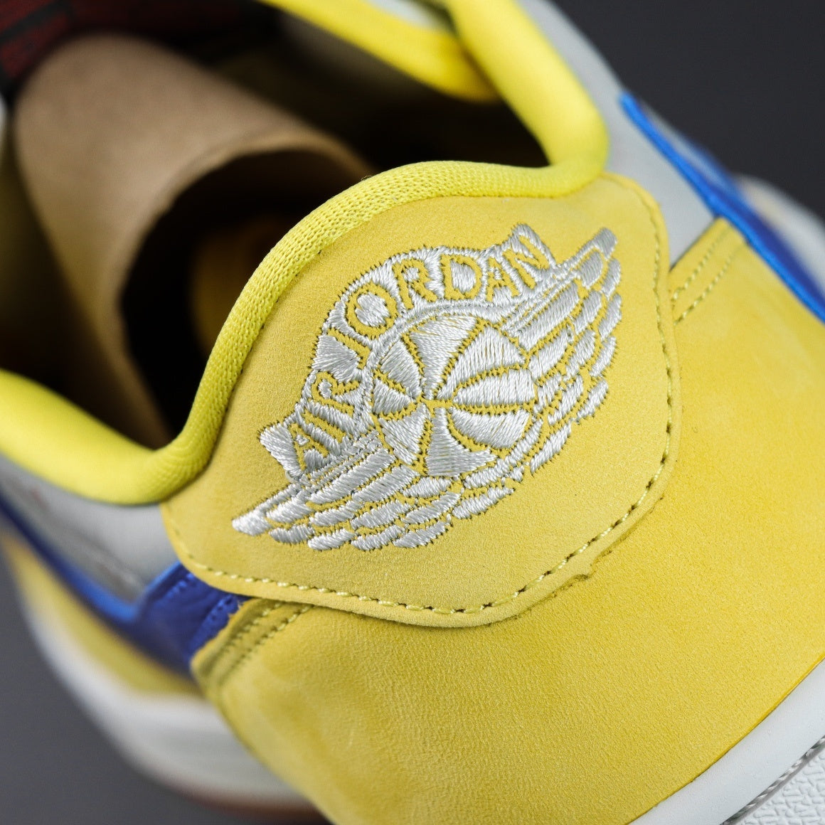 TRAVIS SOCTT X NIKE AIR JORDAN 1 LOW YELLOW DZ4137-700
