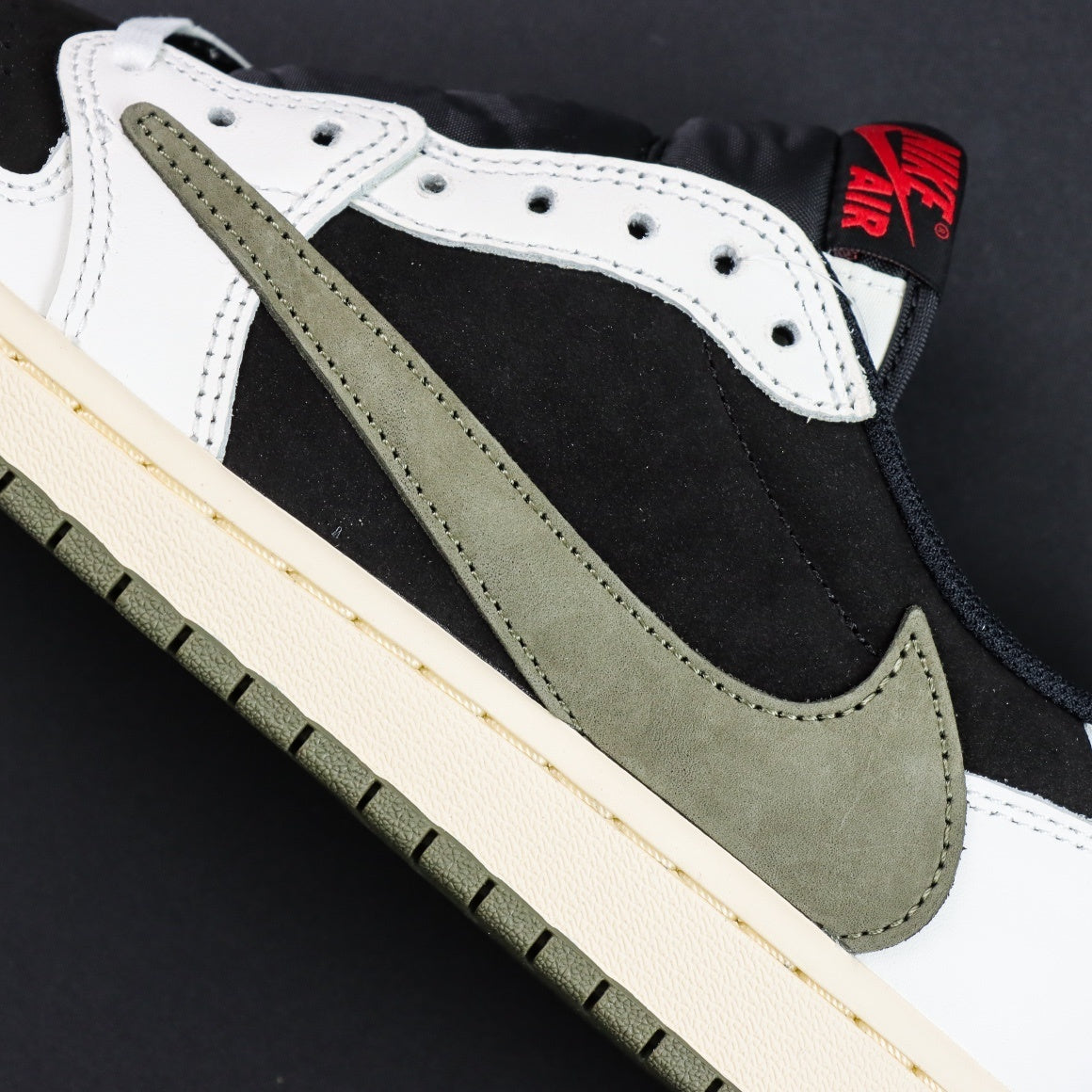 TRAVIS SCOTT X NIKE AIR JORDAN 1 LOW OLIVE DZ4137-106