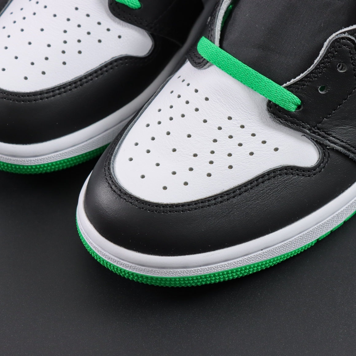 NIKE AIR JORDAN 1 HIGH OG LUCK GREEN DZ5485-031