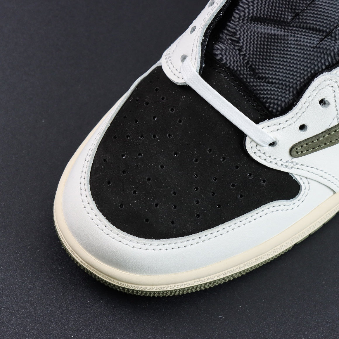 TRAVIS SCOTT X NIKE AIR JORDAN 1 LOW OLIVE DZ4137-106