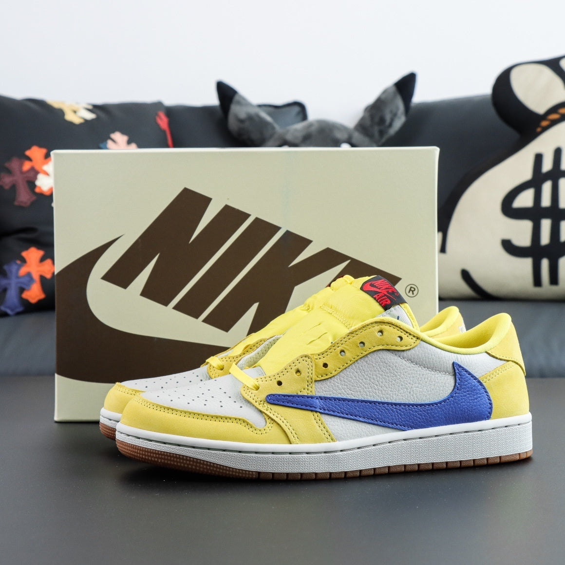TRAVIS SOCTT X NIKE AIR JORDAN 1 LOW YELLOW DZ4137-700