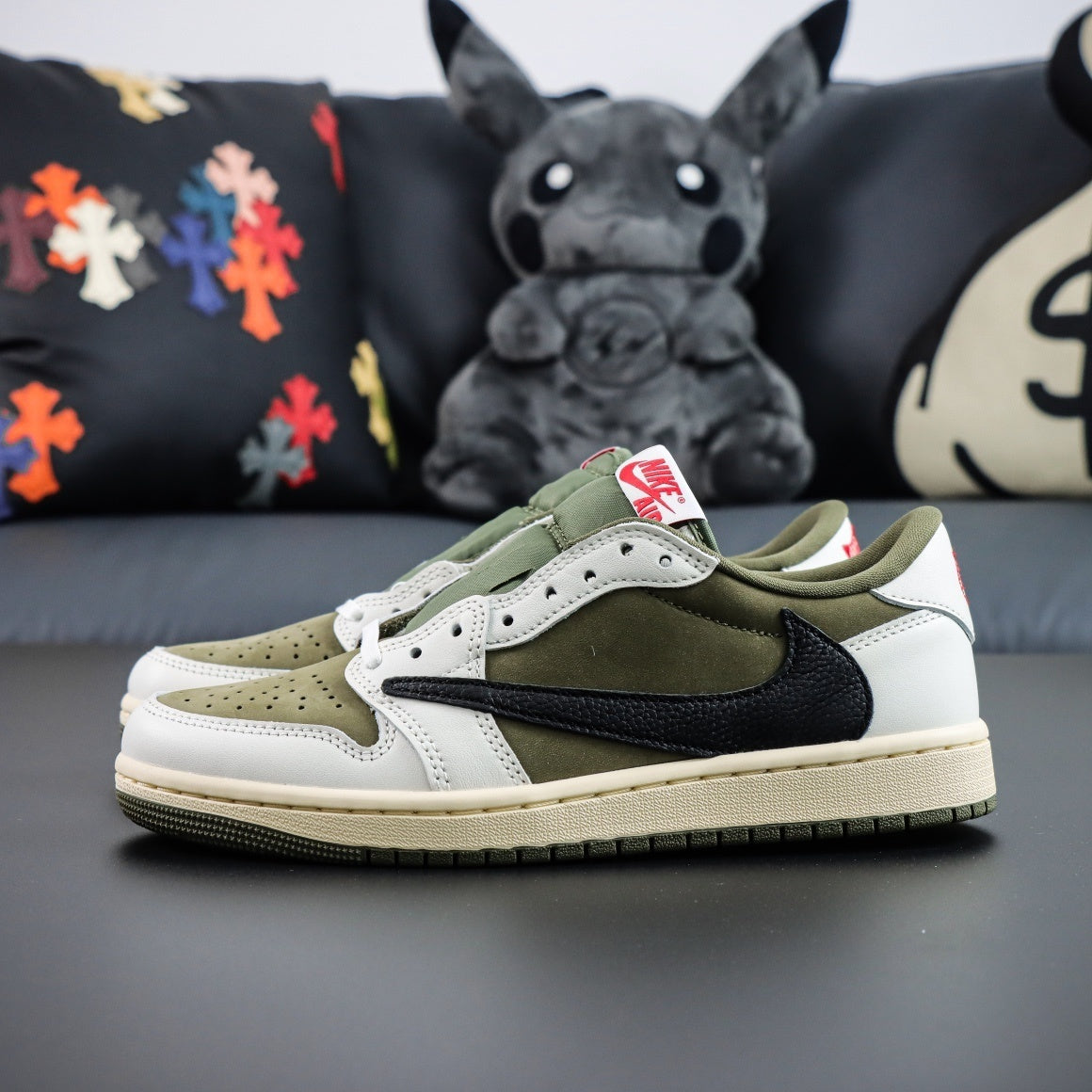 TRAVIS SOCTT X NIKE AIR JORDAN 1 LOW MEDIUM OLIVE DM7866-200