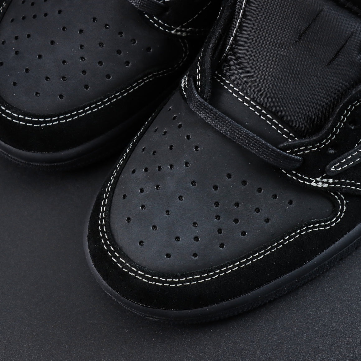 TRAVIS SOCTT X NIKE AIR JORDAN 1 LOW OG "BLACK PHANTOM" DM7866-001