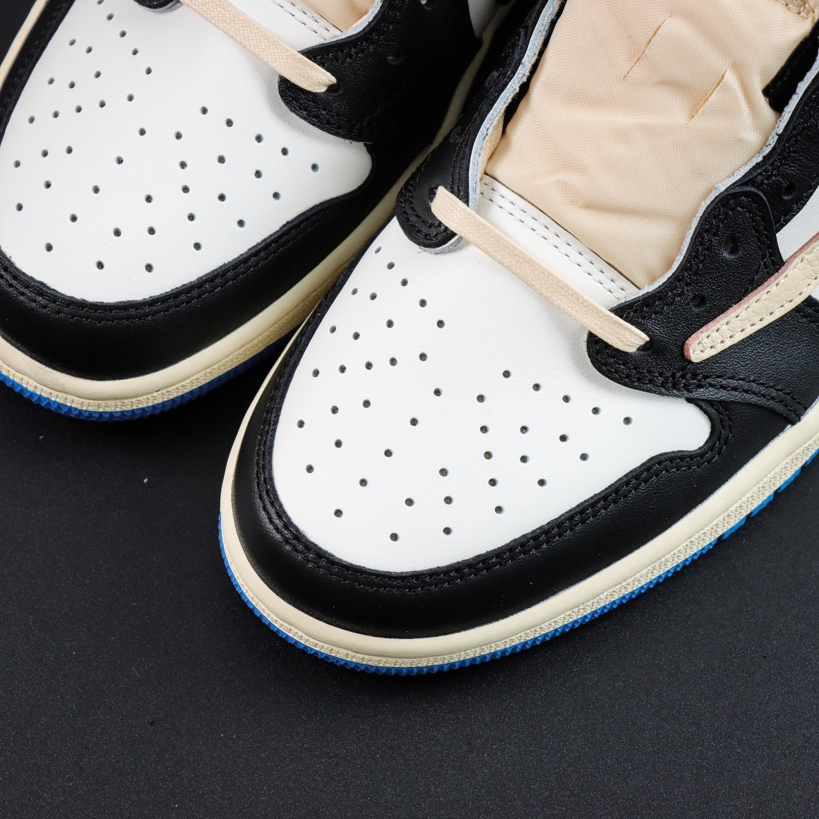 TRAVIS SOCTT X FRAGMENT DESIGN X NIKE AIR JORDAN 1 LOW OG SP DM7866-140