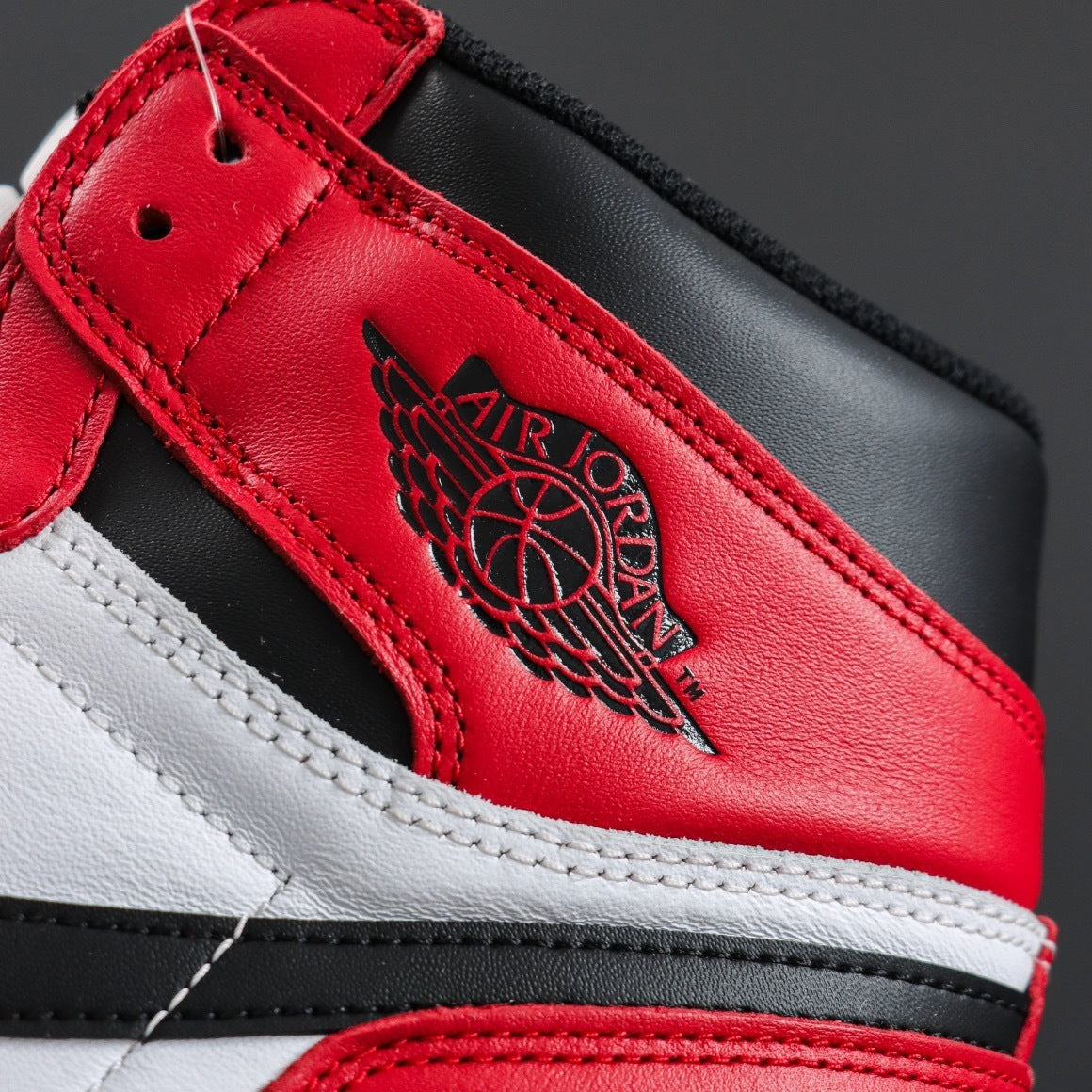 NIKE AIR JORDAN 1 Retro OG "Chicago" 555088-101