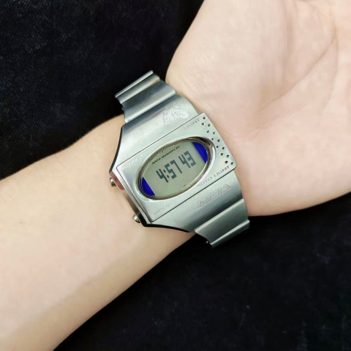 Casio ME100 META Series – Vintage Y2K Metal Wristband Digital Watch