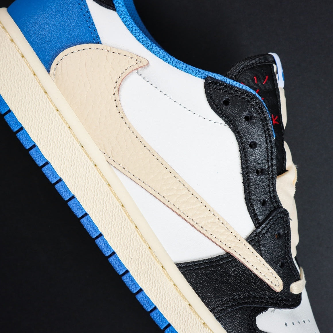TRAVIS SOCTT X FRAGMENT DESIGN X NIKE AIR JORDAN 1 LOW OG SP DM7866-140