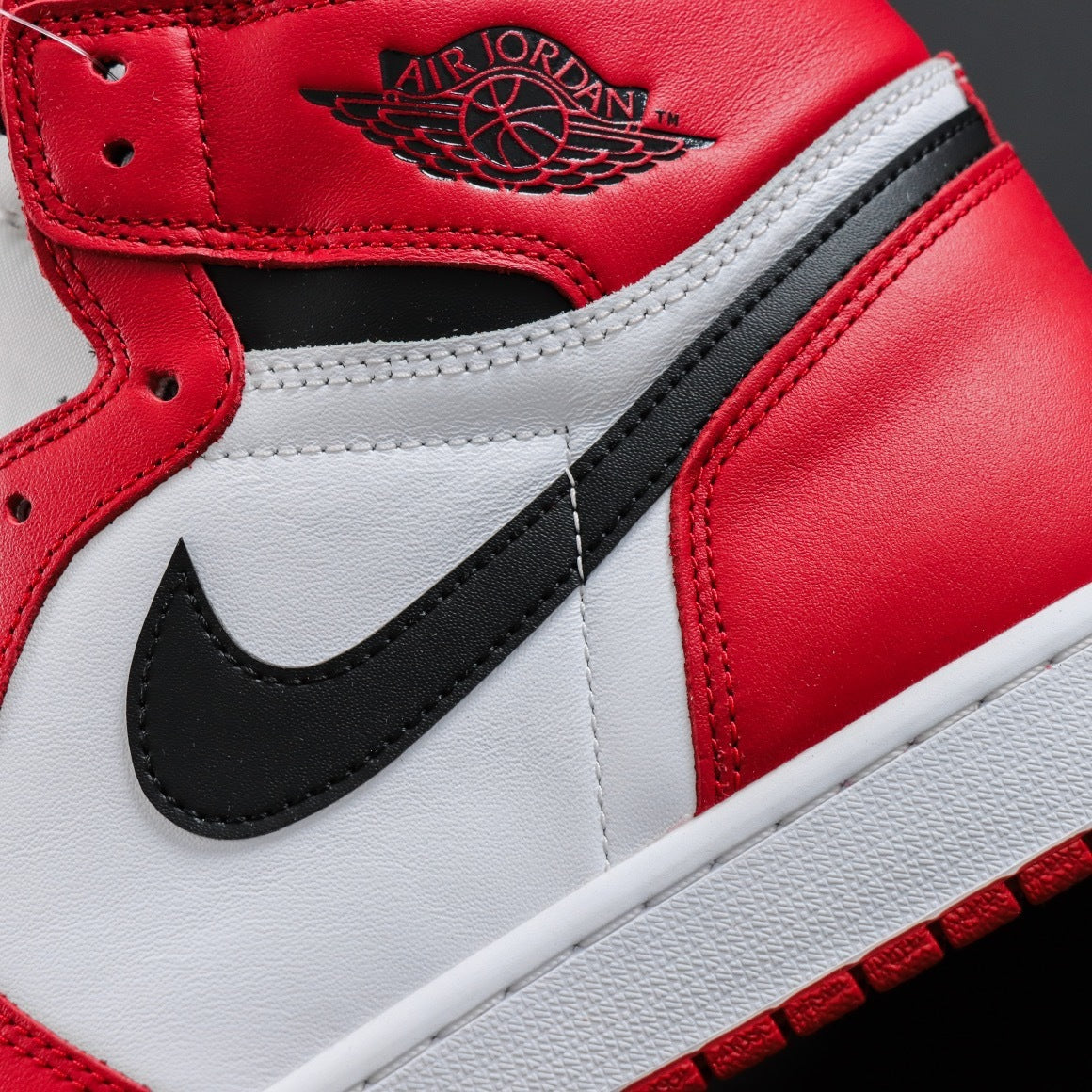 NIKE AIR JORDAN 1 Retro OG "Chicago" 555088-101