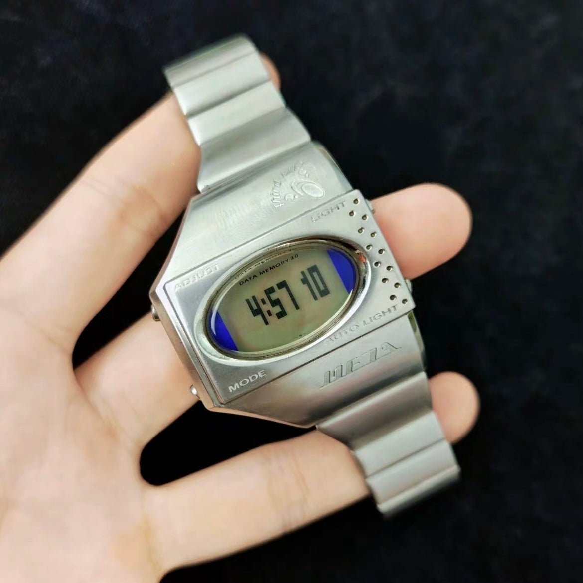Casio ME100 META Series – Vintage Y2K Metal Wristband Digital Watch