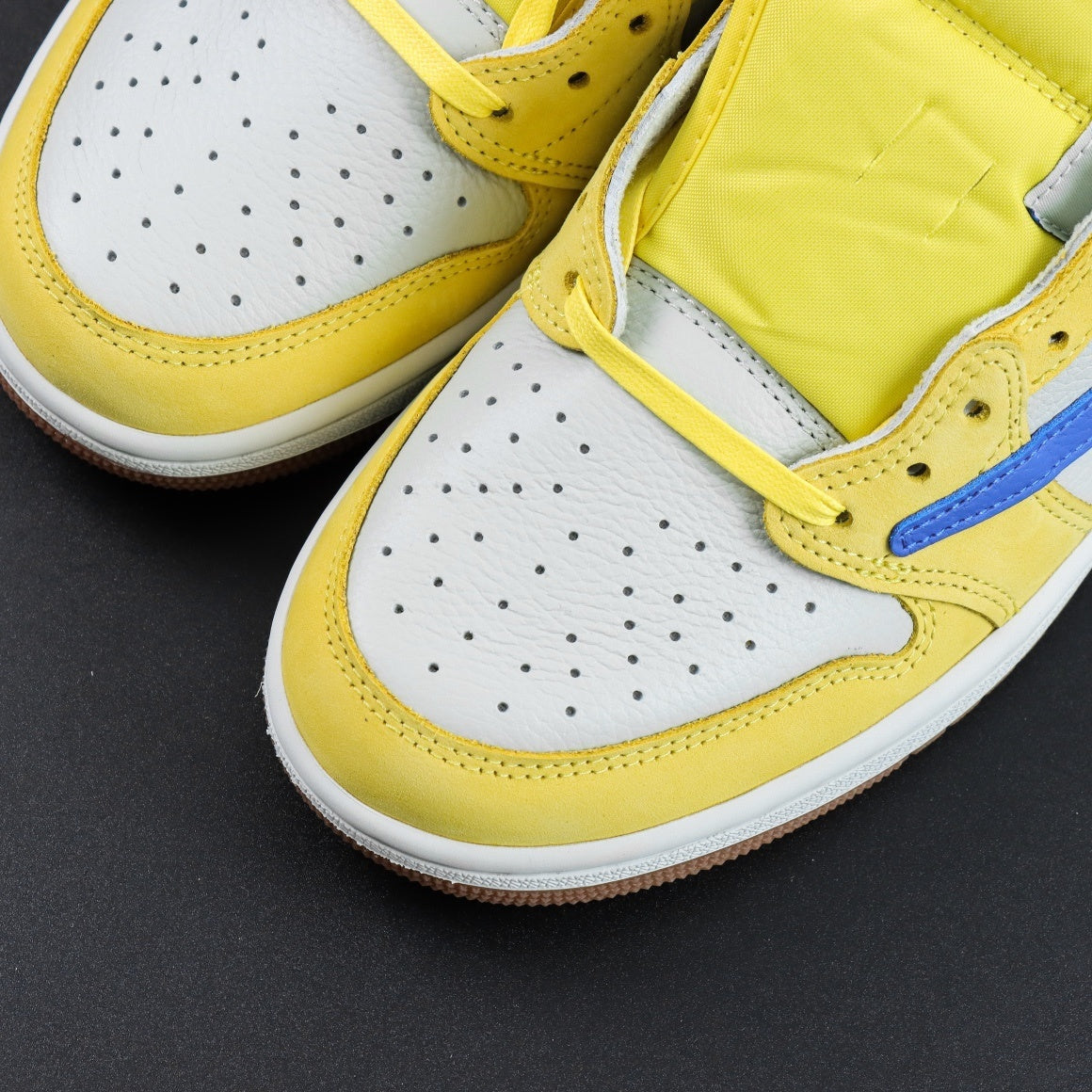 TRAVIS SOCTT X NIKE AIR JORDAN 1 LOW YELLOW DZ4137-700