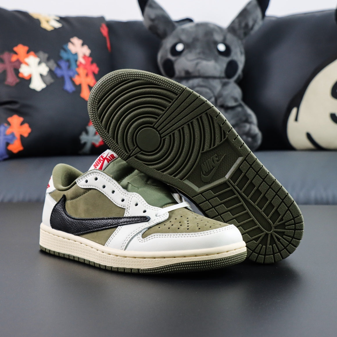 TRAVIS SOCTT X NIKE AIR JORDAN 1 LOW MEDIUM OLIVE DM7866-200