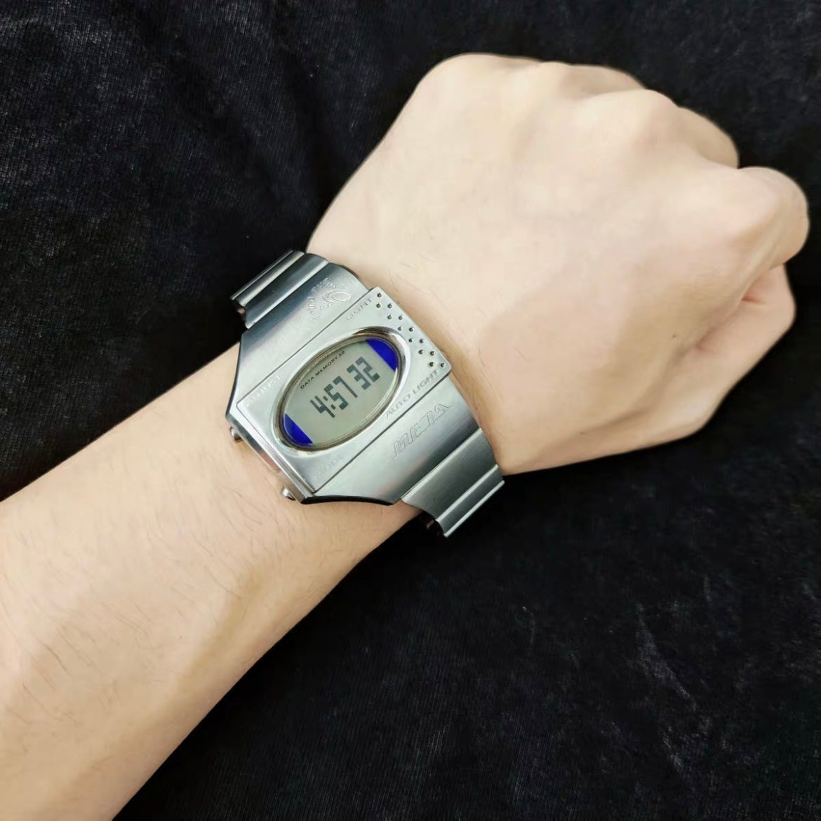 Casio ME100 META Series – Vintage Y2K Metal Wristband Digital Watch