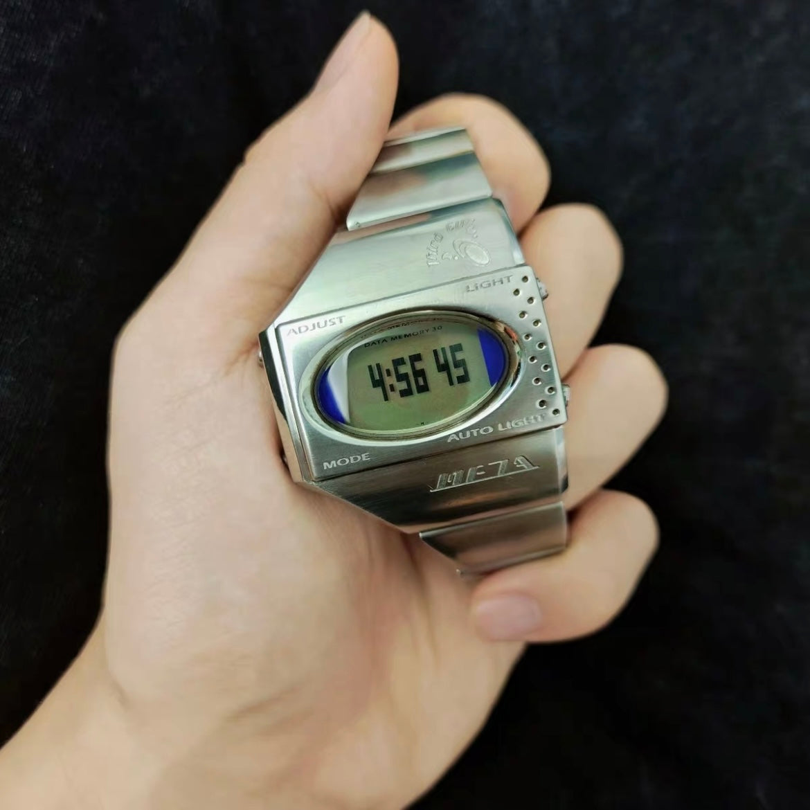 Casio ME100 META Series – Vintage Y2K Metal Wristband Digital Watch