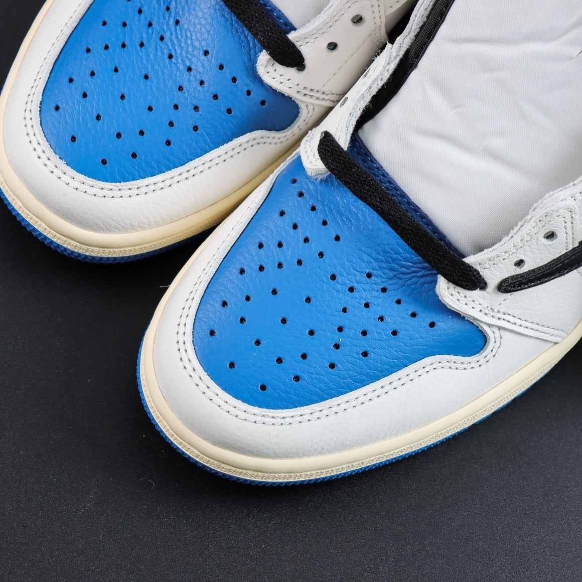 TRAVIS SCOTT X FRAGMENT X NIKE AIR JORDAN 1 HIGH OG SP MILITARY BLUE DH3227-105