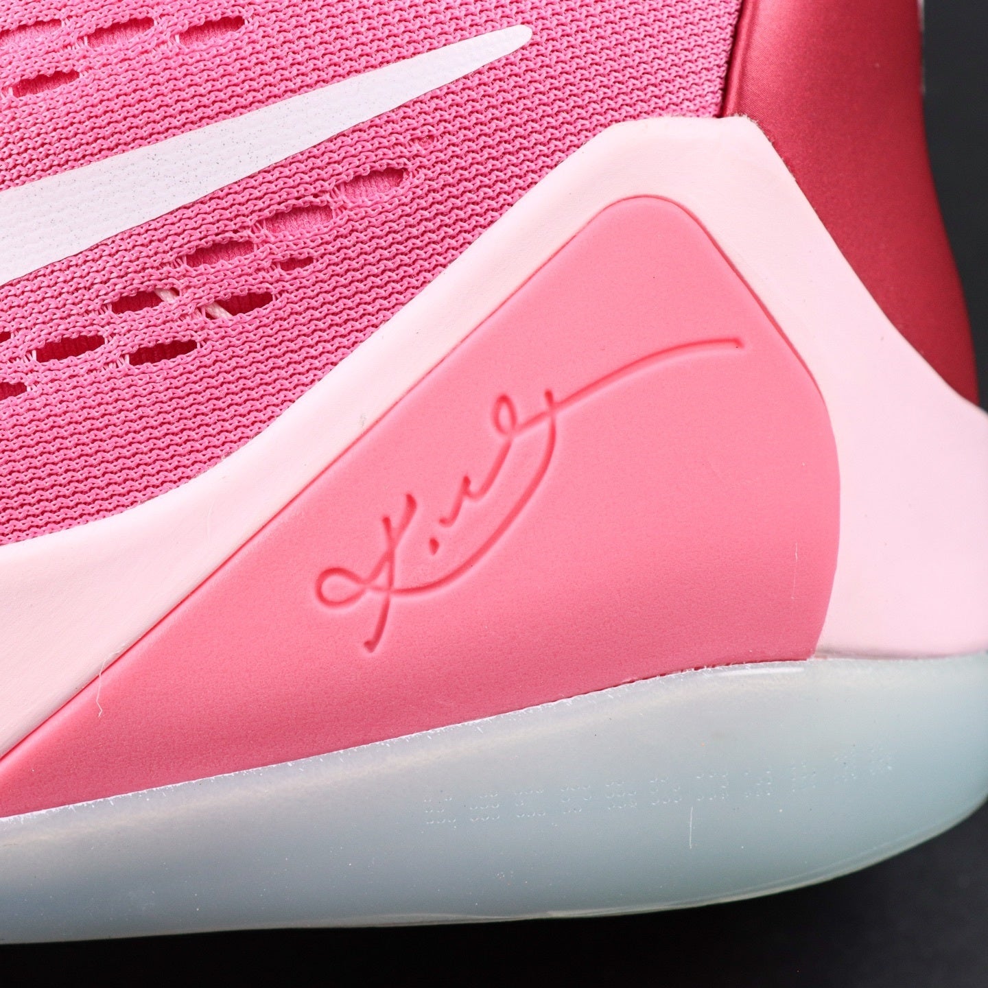 NIKE KOBE 9 LOW EM THINK PINK PE HQ4995-600