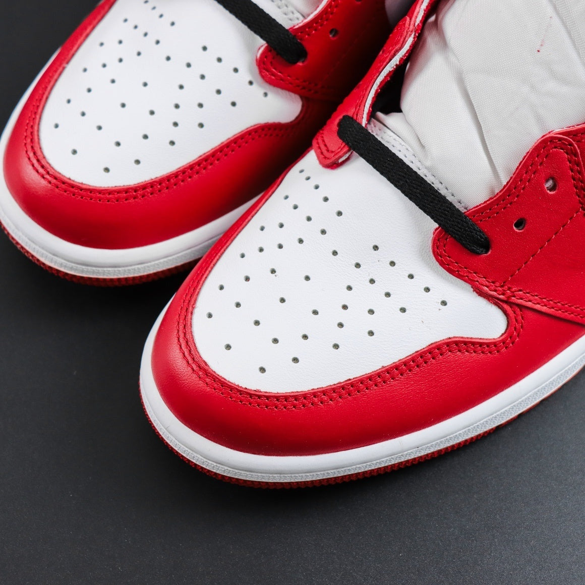 NIKE AIR JORDAN 1 Retro OG "Chicago" 555088-101