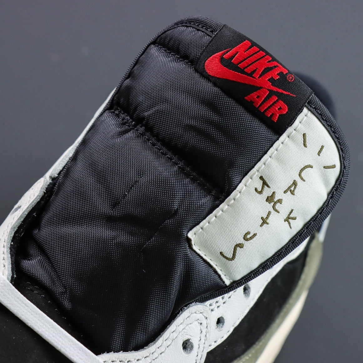 TRAVIS SCOTT X NIKE AIR JORDAN 1 LOW OLIVE DZ4137-106
