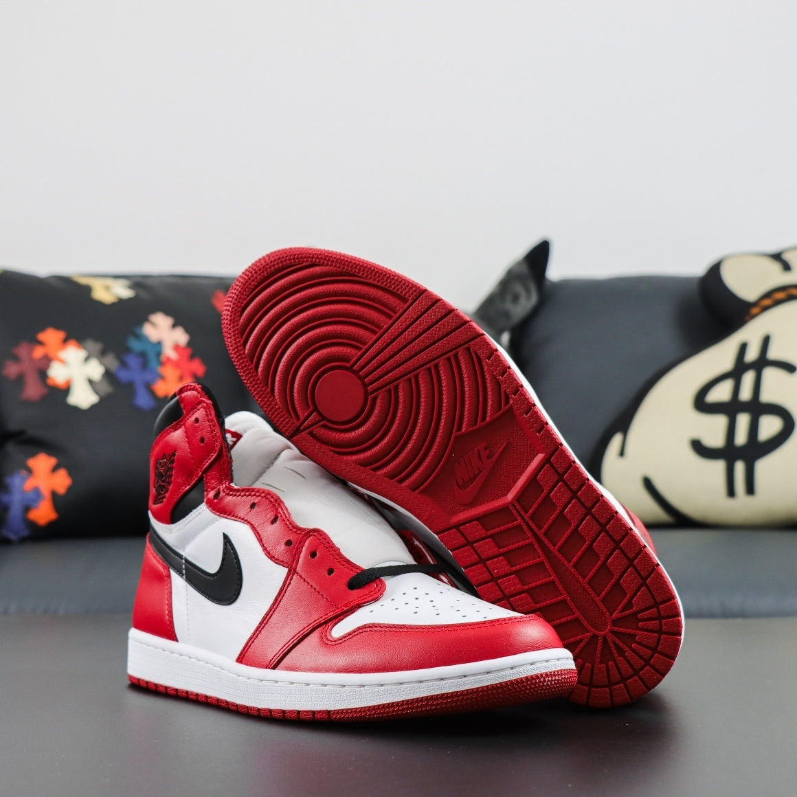 NIKE AIR JORDAN 1 Retro OG "Chicago" 555088-101