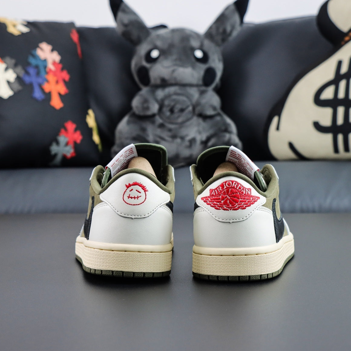 TRAVIS SOCTT X NIKE AIR JORDAN 1 LOW MEDIUM OLIVE DM7866-200